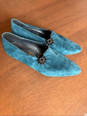 VTG RUSH HOUR - Teal Suede Women's Heels with Decorative Accent - low heel